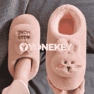 Gyzlar üçin niýetlenen sütükli mahmal şypbyk 