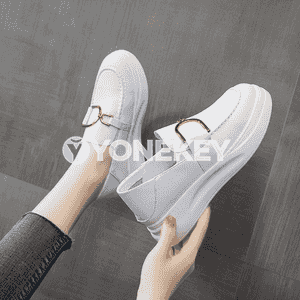 Gyzlar üçin niýetlenen makasina 