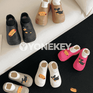 Gyzlaryň täze görnüş suw geçirmeýän gyş aýakgaplary.