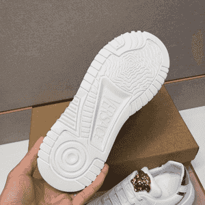 Erkekler üçin niýetlenen krasowka 