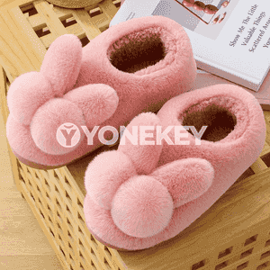 Gyzlar üçin niýetlenen sütükli mahmal şypbyk 