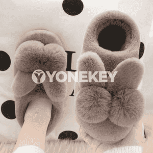 Gyzlar üçin niýetlenen sütükli mahmal şypbyk 