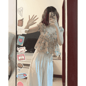 Gyz gelinler üçin niýetlenen komplekt eşikler.