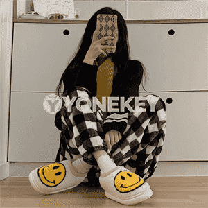 Gyzlar üçin gyş öý aýakgaplary.