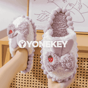 Gyzlar üçin niýetlenen sütükli mahmal şypbyk 