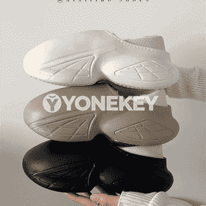 Gyzlarymyz üçin suw geçirmeýän gar aýakgaplary.