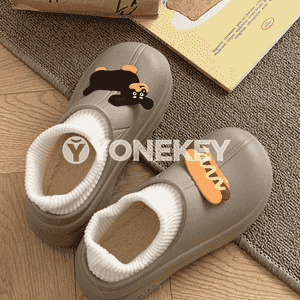 Gyzlaryň täze görnüş suw geçirmeýän gyş aýakgaplary.