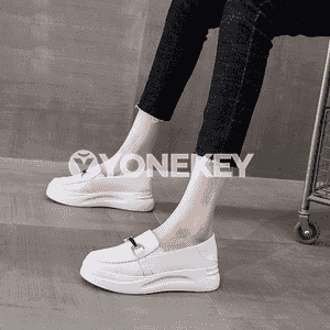 Gyzlar üçin niýetlenen makasina 