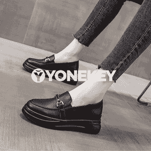 Gyzlar üçin niýetlenen makasina 