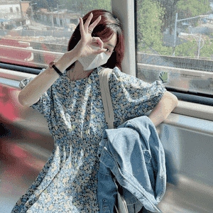 Täze dizaýnda zenanlar üçin ajaýyp tomus köýnek.