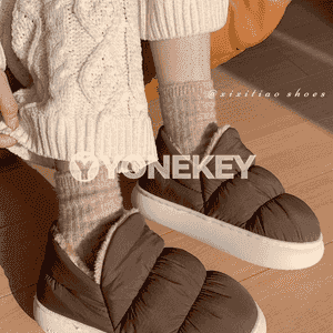 Gyzlar üçin gyş aýakgaplar.