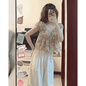 Gyz gelinler üçin niýetlenen komplekt eşikler.