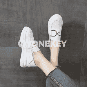 Gyzlar üçin niýetlenen makasina 