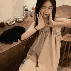 Zenlar üçin köýnekler.