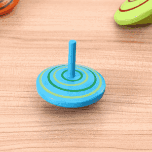 Çagalar üçin agaçdan ýasalan kiçijek oýnawaç.