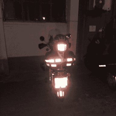 Awtoulaglar we motosikller üçin gijeki şöhlelendiriji 