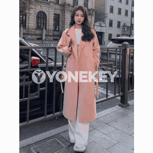 Gyzlar üçin niýetlenen palto