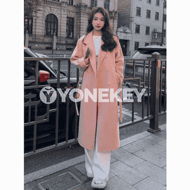 Gyzlar üçin niýetlenen palto