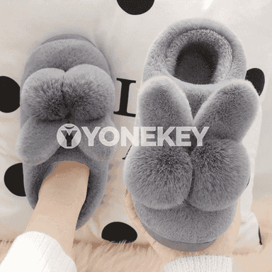 Gyzlar üçin niýetlenen sütükli mahmal şypbyk 