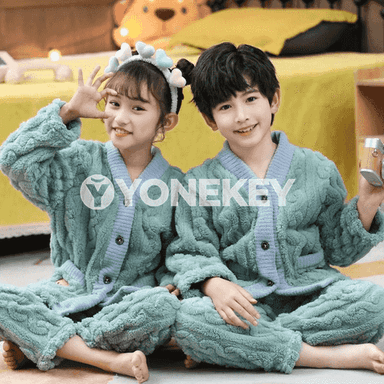 Çagalar üçin pižama.