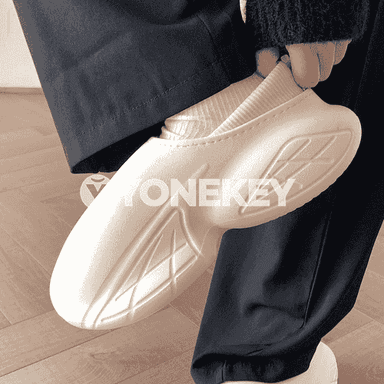 Gyzlarymyz üçin suw geçirmeýän gar aýakgaplary.