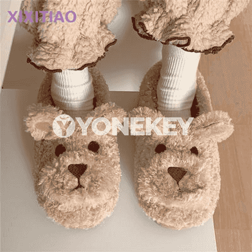 Gyzlar üçin ýumşajyk tüýlüje öý aýakgaplary.