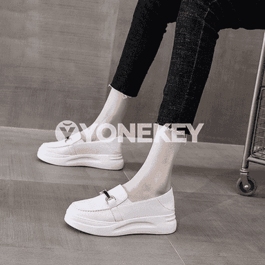 Gyzlar üçin niýetlenen makasina 