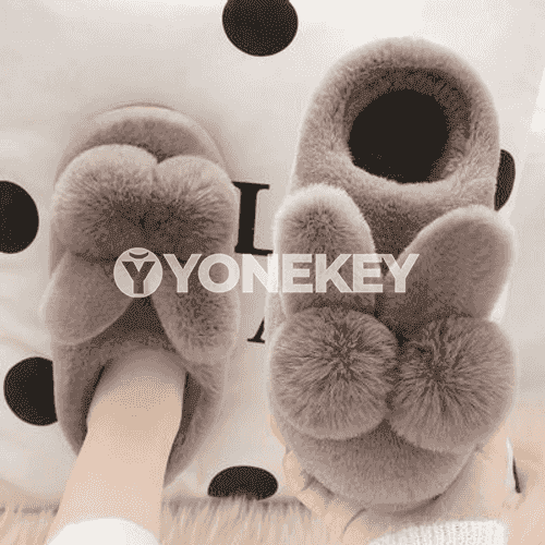 Gyzlar üçin niýetlenen sütükli mahmal şypbyk 