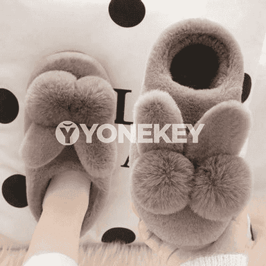 Gyzlar üçin niýetlenen sütükli mahmal şypbyk 