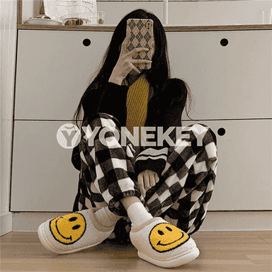 Gyzlar üçin gyş öý aýakgaplary.