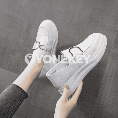 Gyzlar üçin niýetlenen makasina 