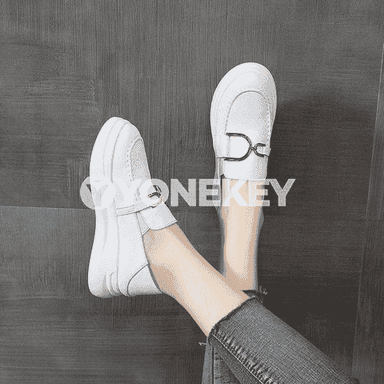 Gyzlar üçin niýetlenen makasina 