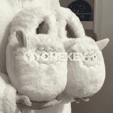 Gyşda ýakymly ýumşajyk öý aýakgaplary.