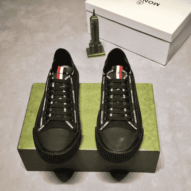 Erkekler üçin niýetlenen krasowka 