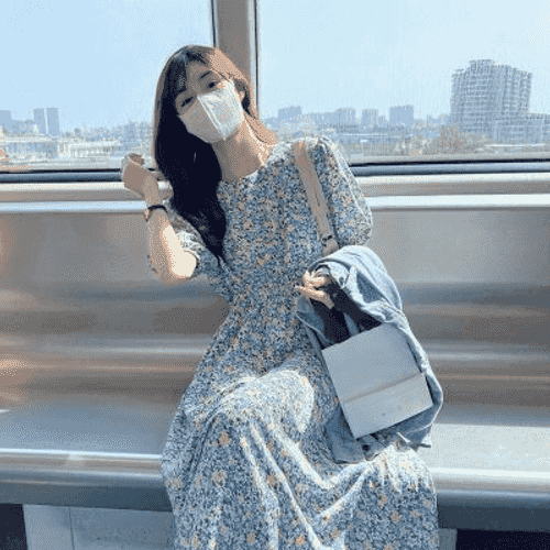 Täze dizaýnda zenanlar üçin ajaýyp tomus köýnek.