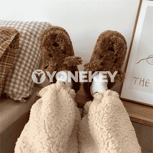 Gyzlar üçin ýumşajyk tüýlüje öý aýakgaplary.